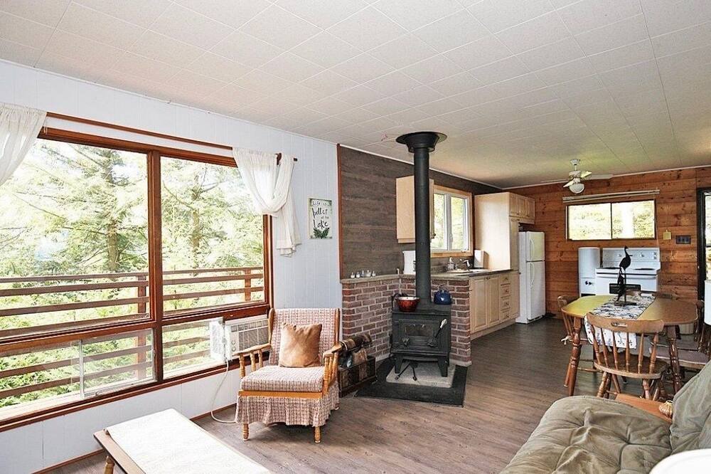 Photo of Livingroom in Val-des-Monts