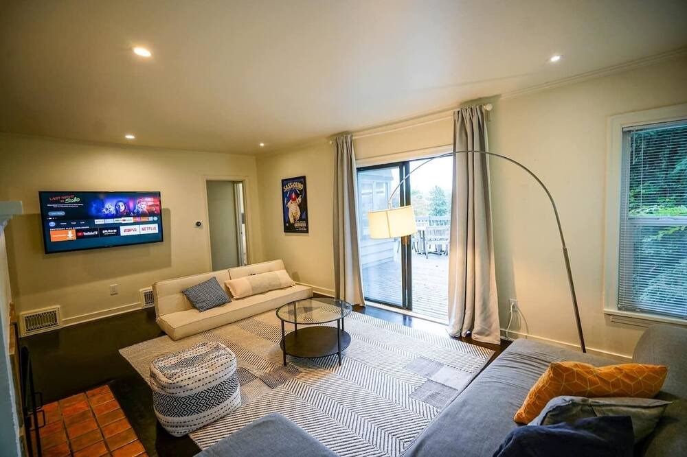 Photo of Livingroom in Cedar Heights