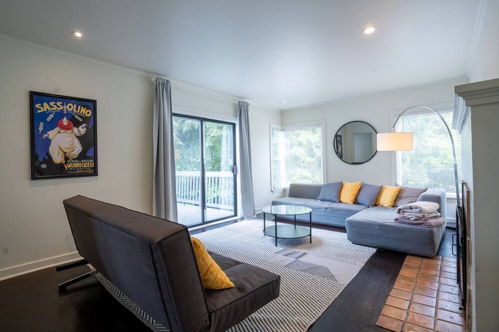 Photo of Livingroom in Cedar Heights