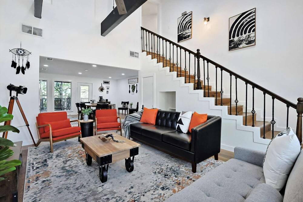 Photo of Livingroom in Oak Point