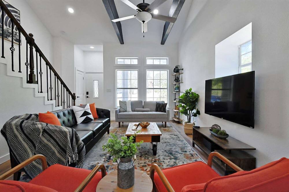 Photo of Livingroom in Oak Point