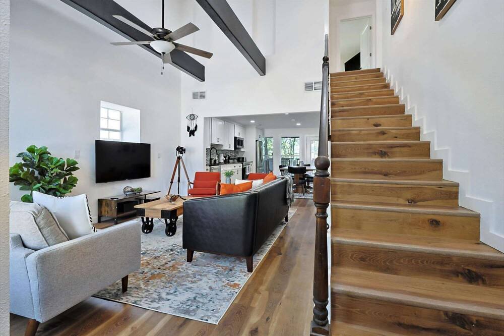 Photo of Livingroom in Oak Point