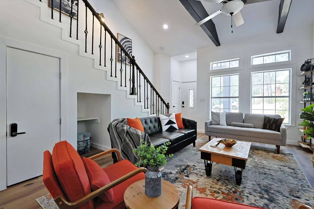 Photo of Livingroom in Oak Point