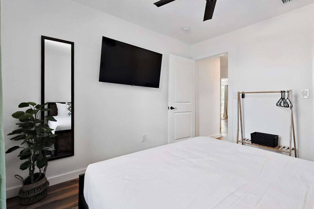 Photo of Bedroom in Oak Point