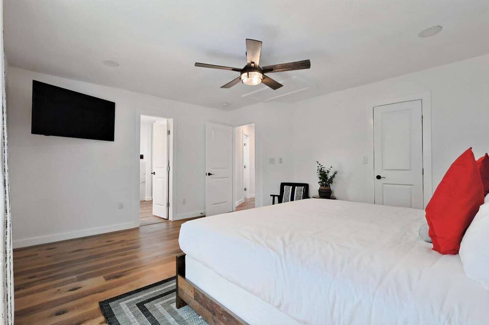 Photo of Bedroom in Oak Point
