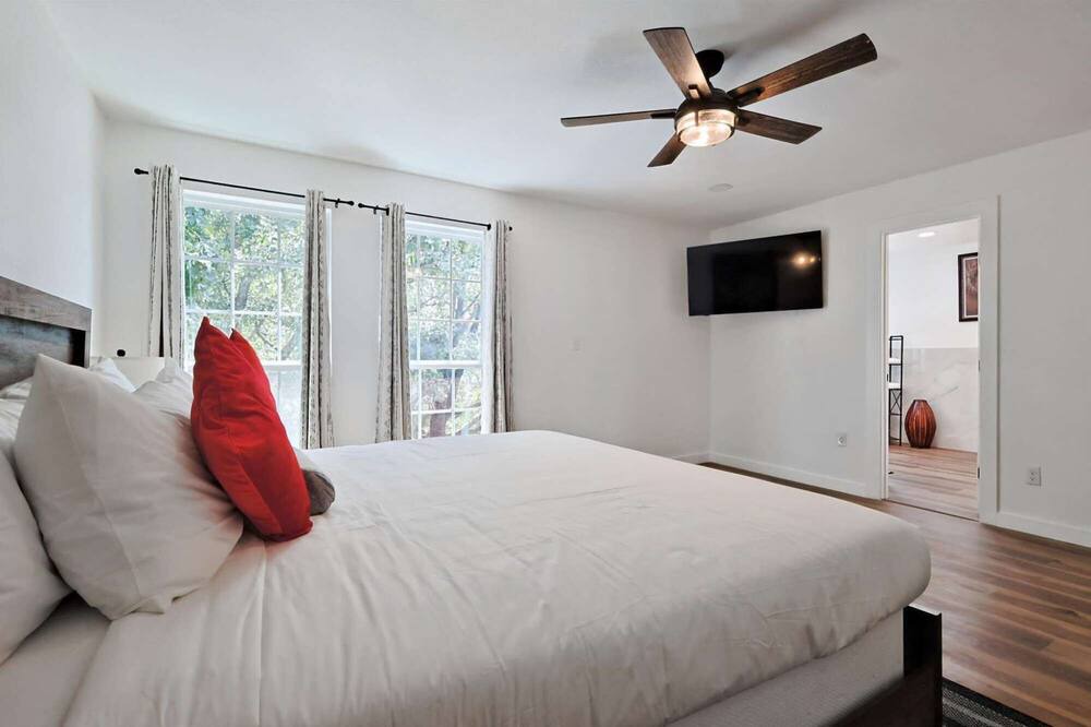 Photo of Bedroom in Oak Point