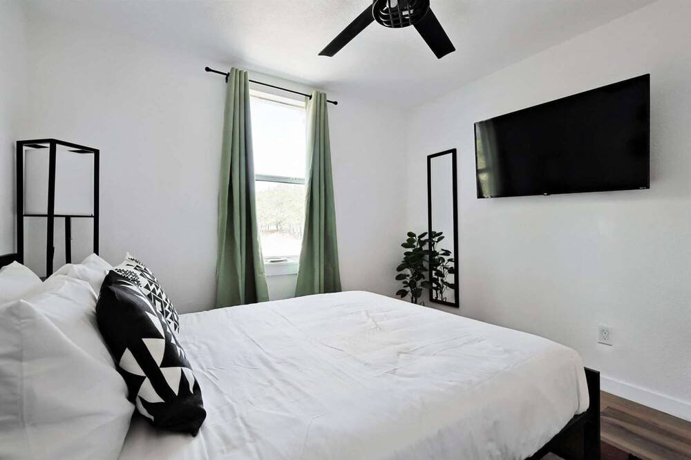 Photo of Bedroom in Oak Point