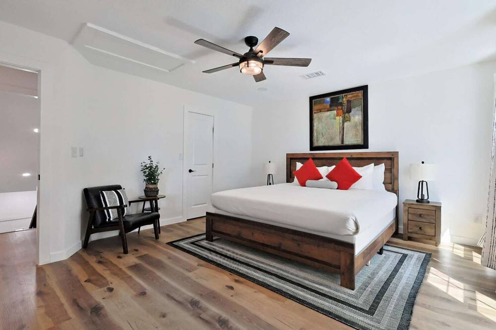 Photo of Bedroom in Oak Point