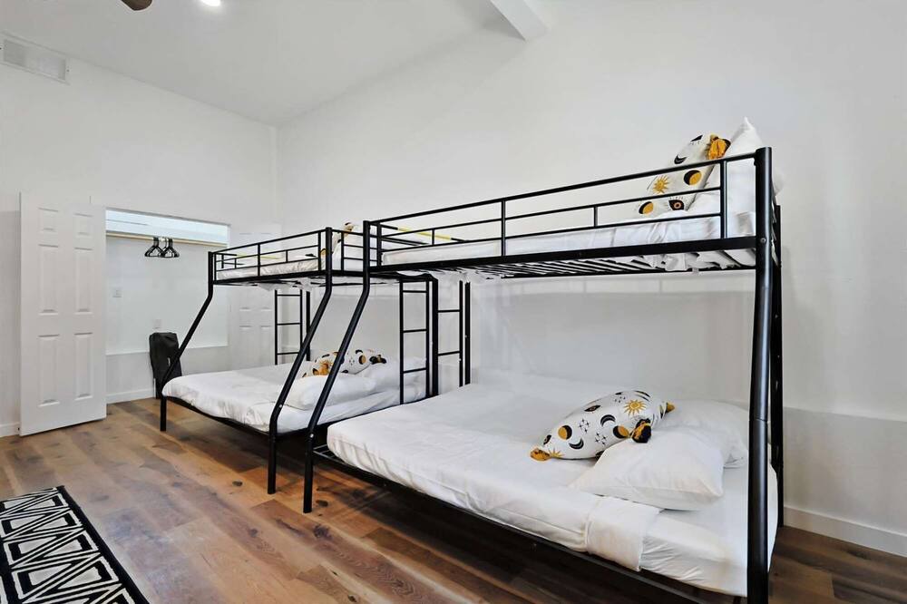 Photo of Bedroom in Oak Point