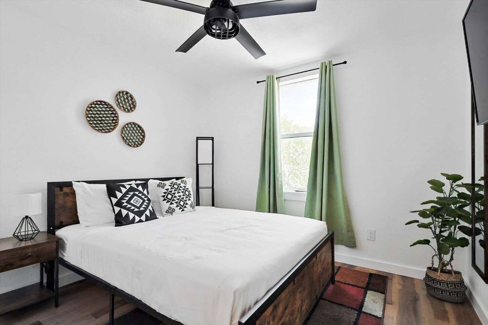 Photo of Bedroom in Oak Point