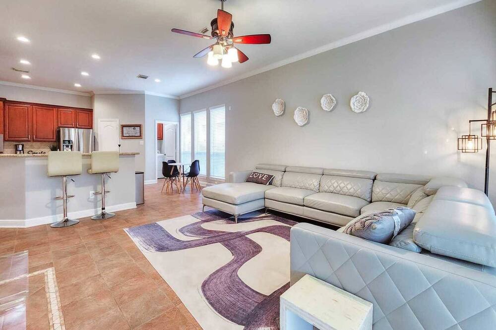Photo of Livingroom in Jersey Village