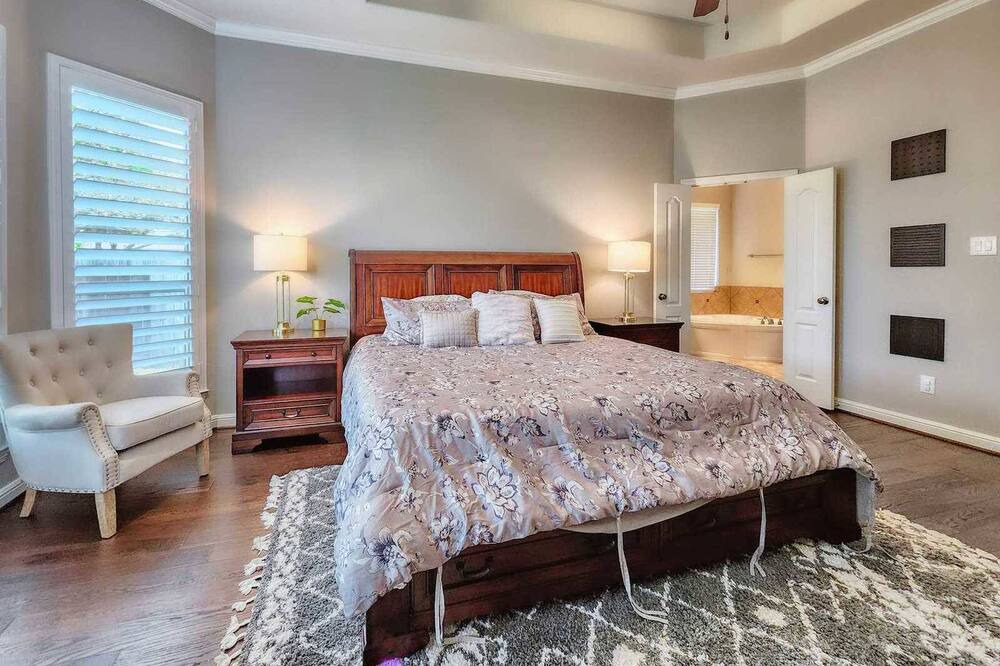 Photo of Bedroom in Jersey Village