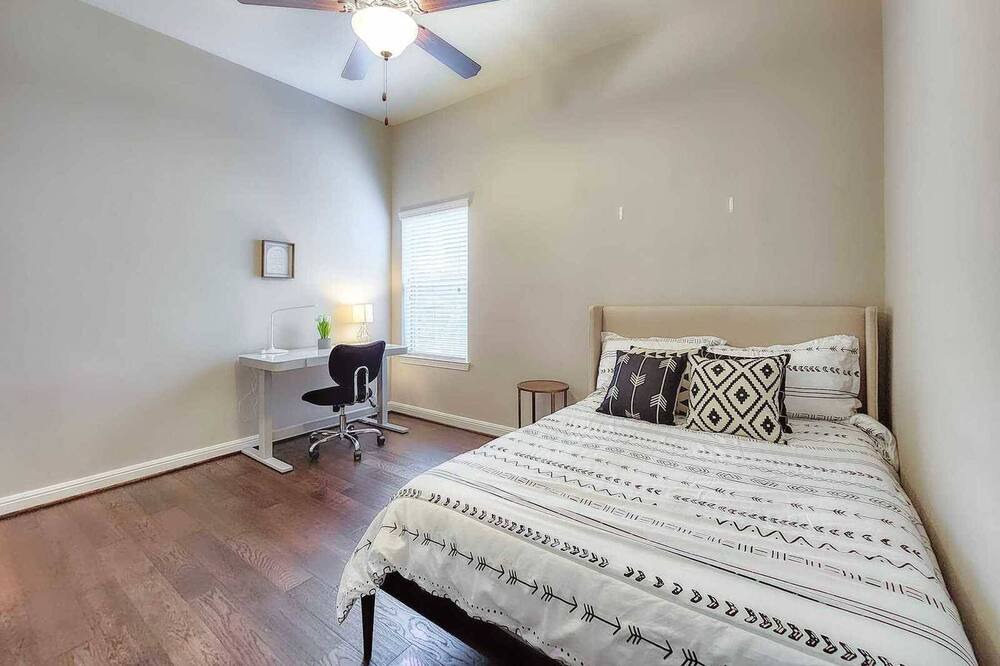 Photo of Bedroom in Jersey Village