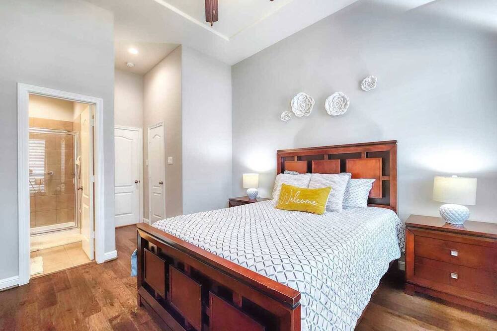 Photo of Bedroom in Jersey Village