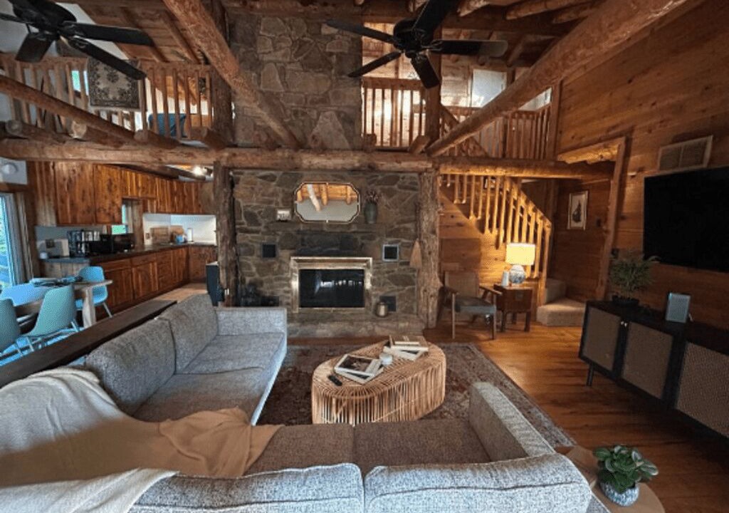 Photo of Livingroom in Maple Mount