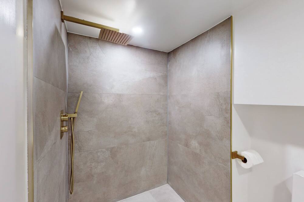 Photo of Bathroom in Woodbine Heights