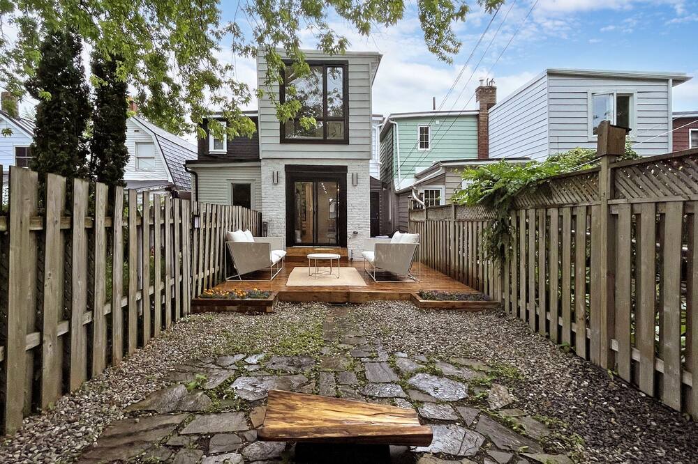 Photo of Outdoor in Woodbine Heights