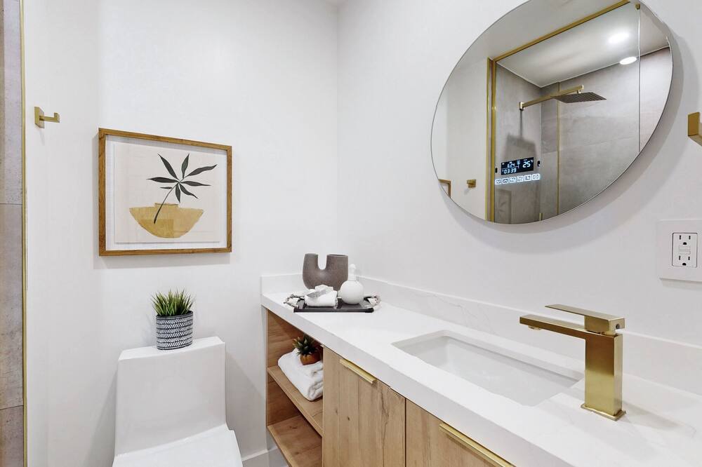 Photo of Bathroom in Woodbine Heights