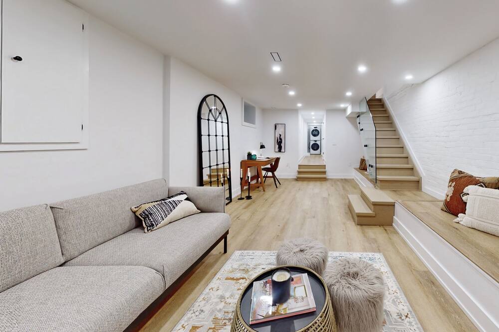 Photo of Livingroom in Woodbine Heights