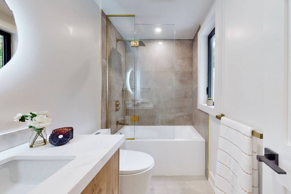 Photo of Bathroom in Woodbine Heights