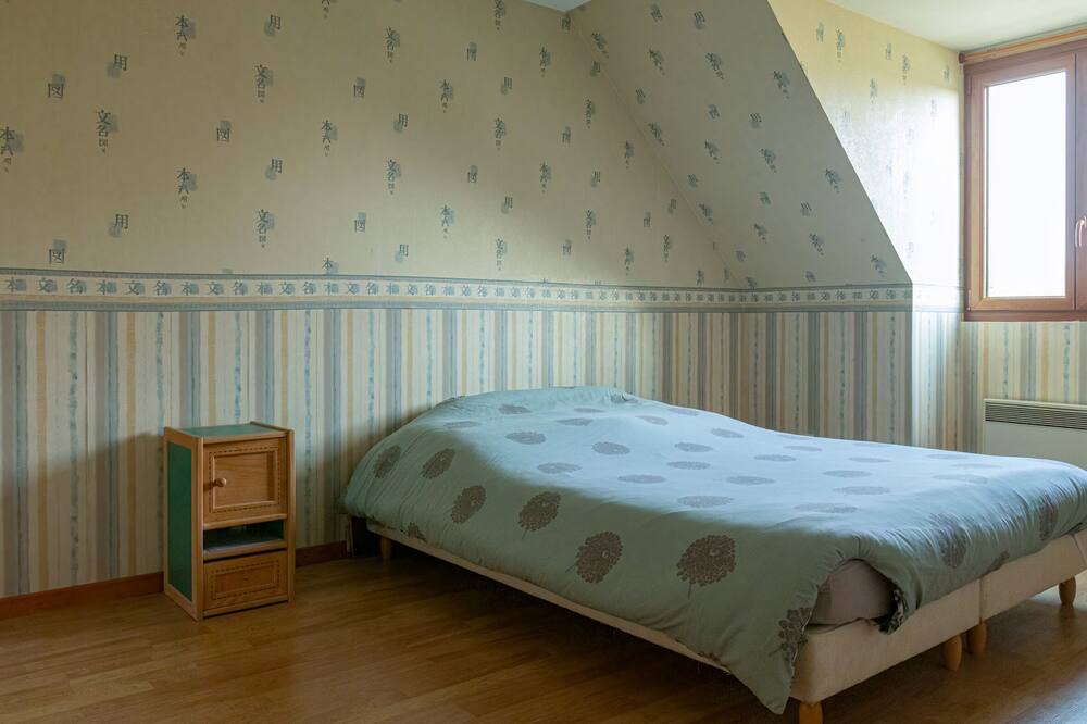 Photo of Bedroom in Fontenay-Tresigny