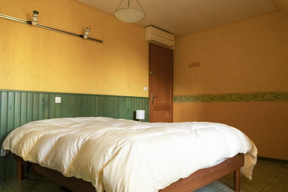 Photo of Bedroom in Fontenay-Tresigny