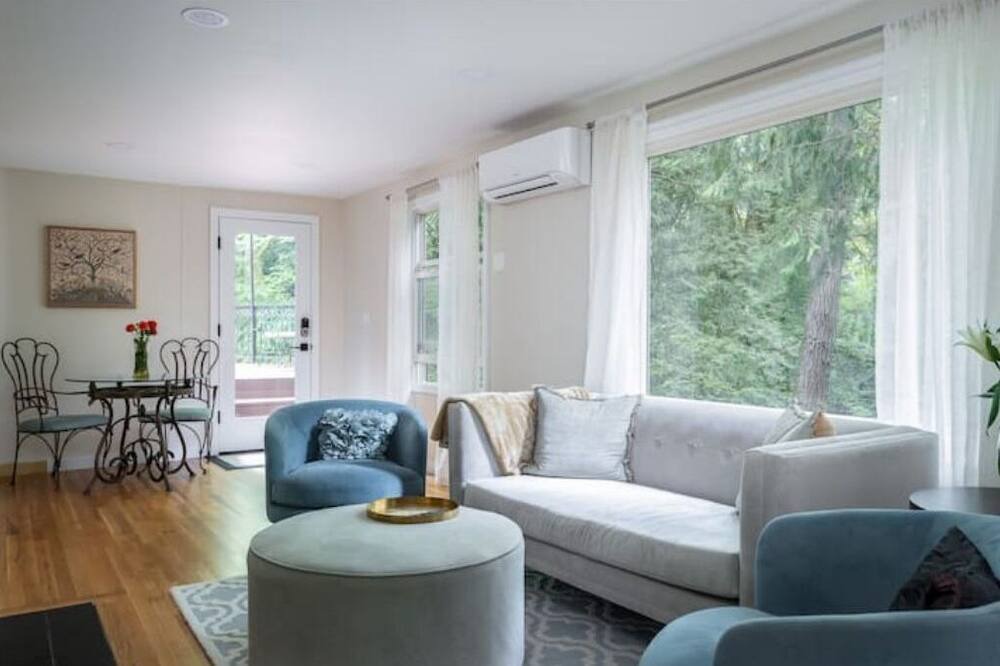 Photo of Livingroom in Portland Heights