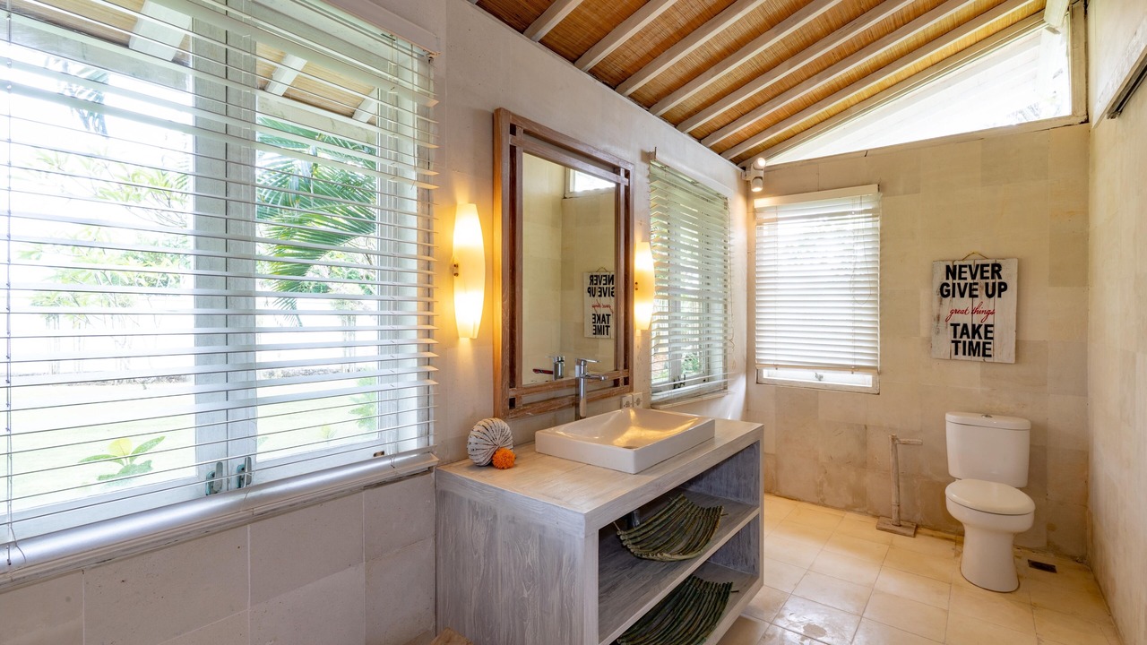 Photo of Bathroom in Mushroom Bay