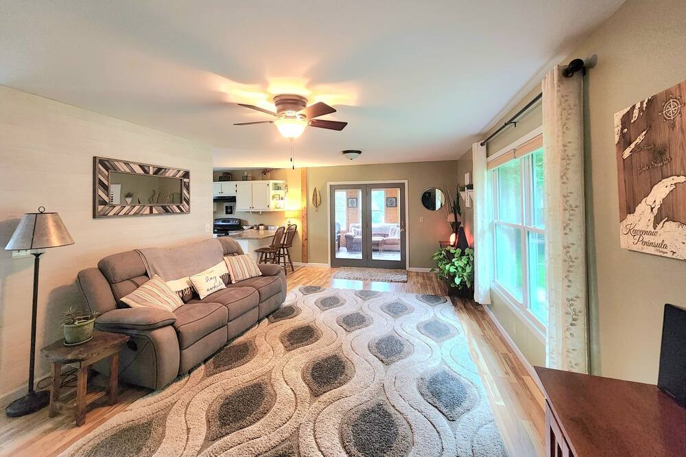 Photo of Livingroom in Laurium