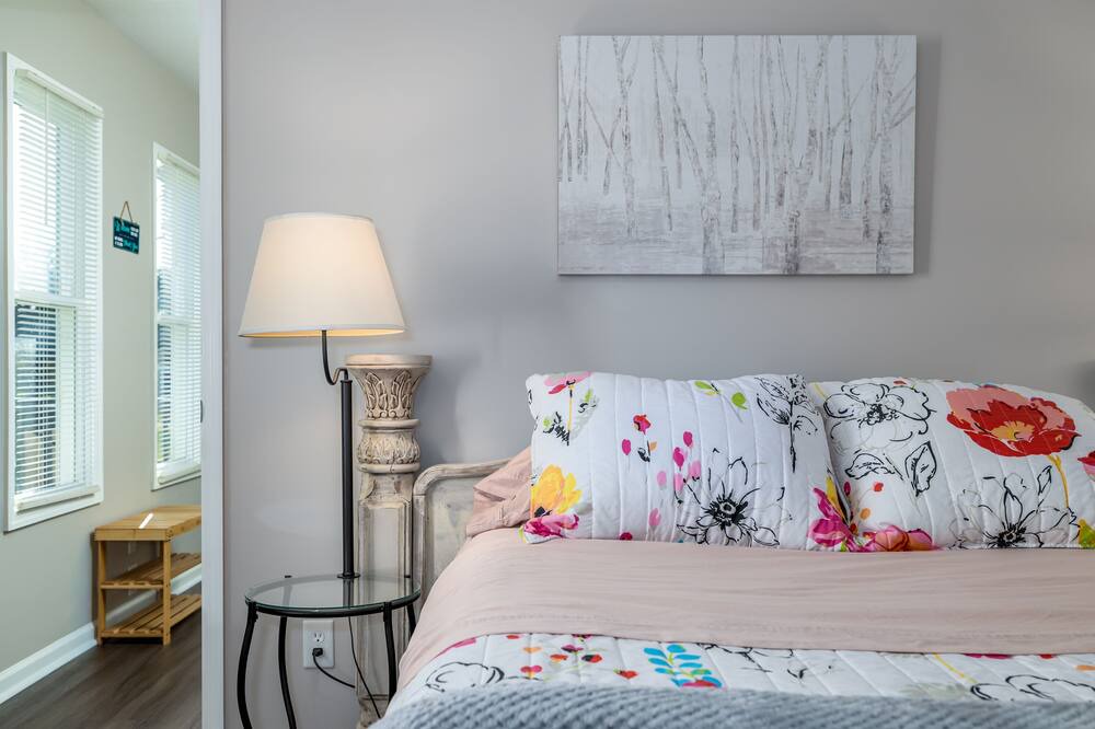 Photo of Bedroom in Broadway