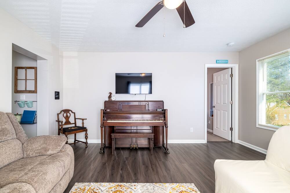 Photo of Livingroom in Broadway