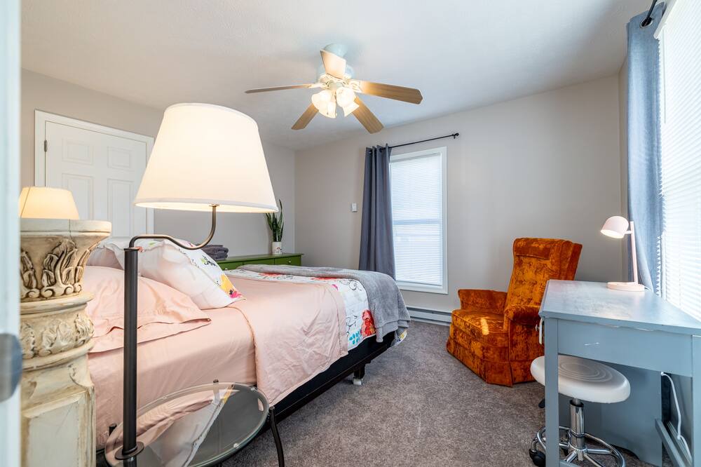 Photo of Bedroom in Broadway