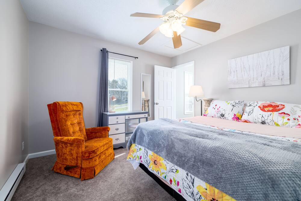 Photo of Bedroom in Broadway