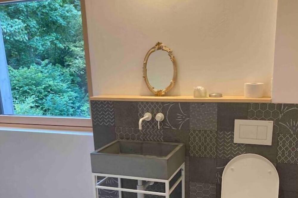 Photo of Bathroom in Naefels