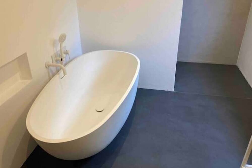 Photo of Bathroom in Naefels