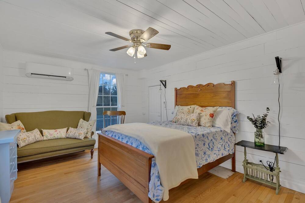 Photo of Bedroom in Greeneville