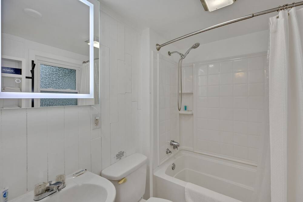 Photo of Bathroom in Greeneville