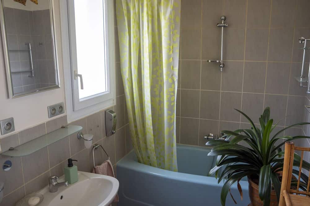 Photo of Bathroom in Saint-Etienne-les-Orgues