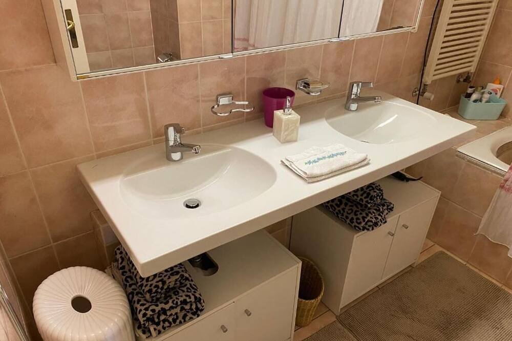 Photo of Bathroom in Glacis-de-Rive