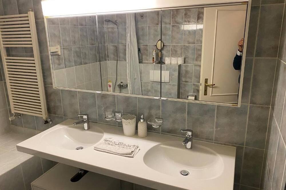 Photo of Bathroom in Glacis-de-Rive