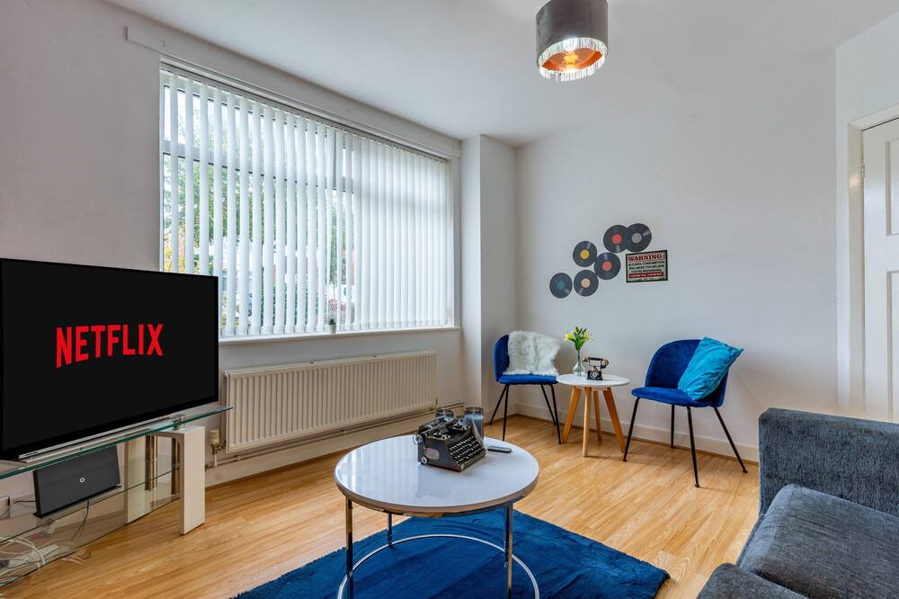 Photo of Livingroom in Sheldon