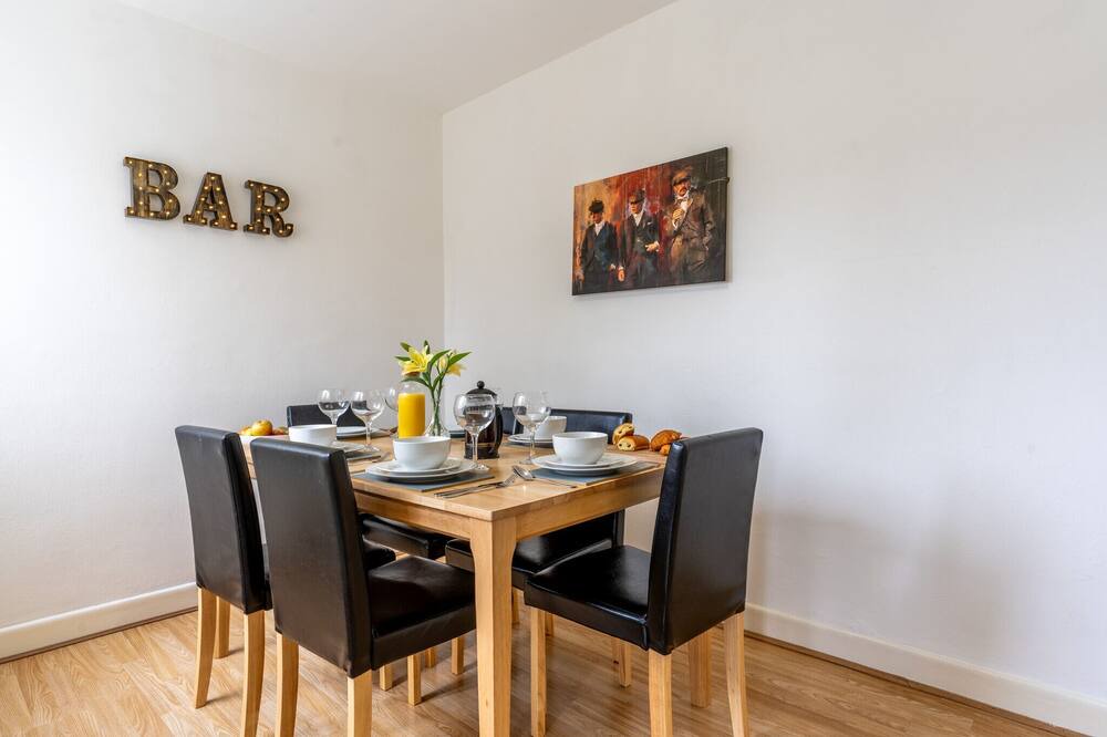 Photo of Livingroom in Sheldon