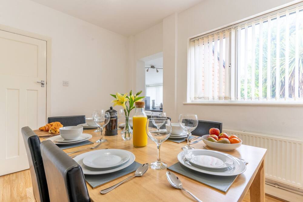 Photo of Livingroom in Sheldon