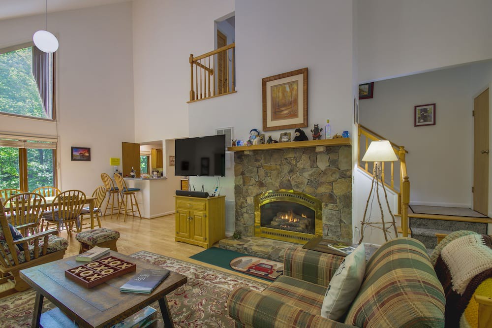 Photo of Livingroom in Chestnut Springs