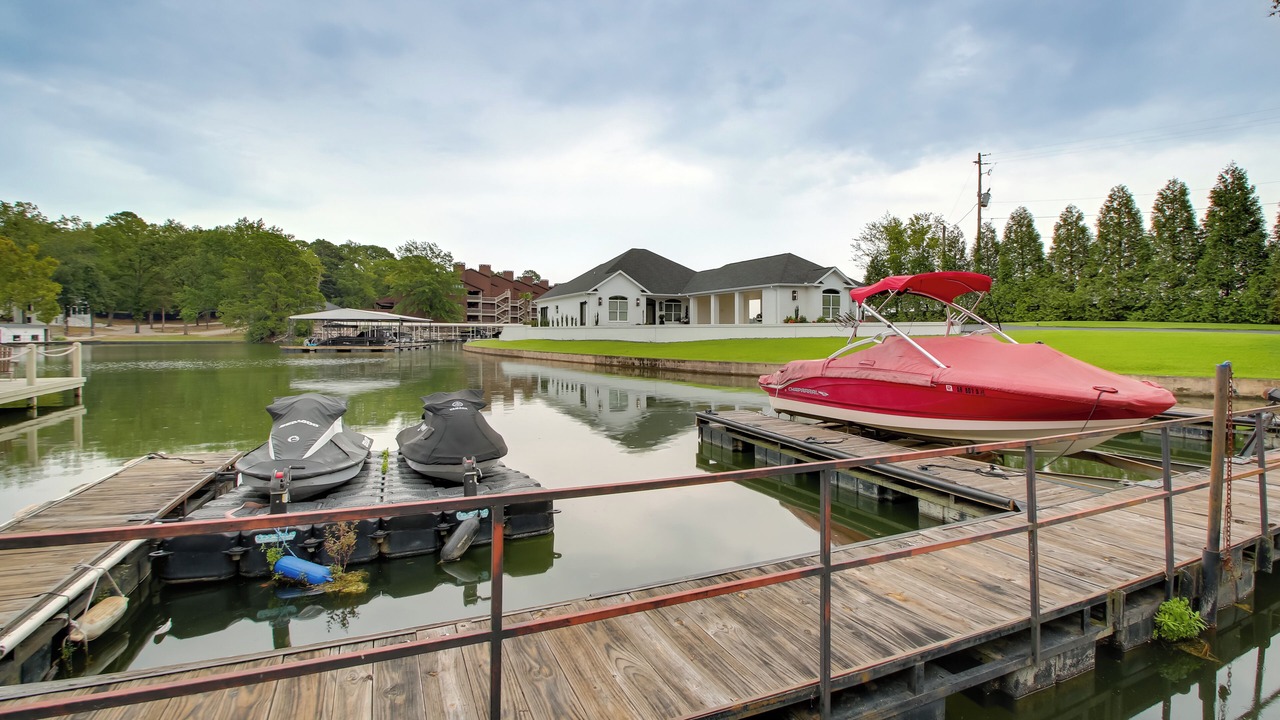 Photo of Others in Lake Hamilton