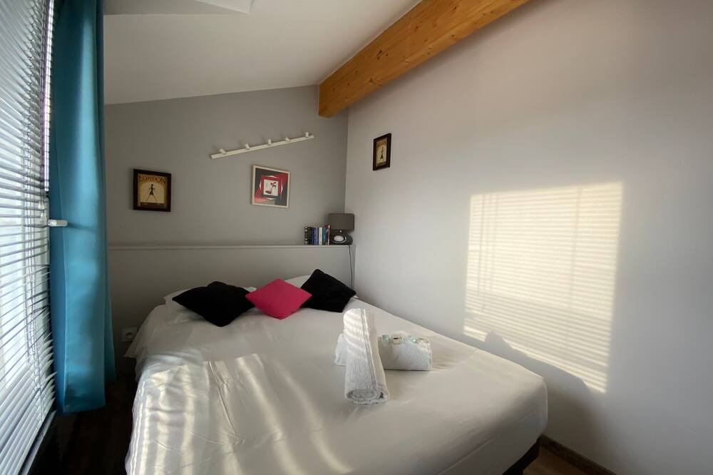Photo of Bedroom in Bonnefoy-Roseraie-Gramont