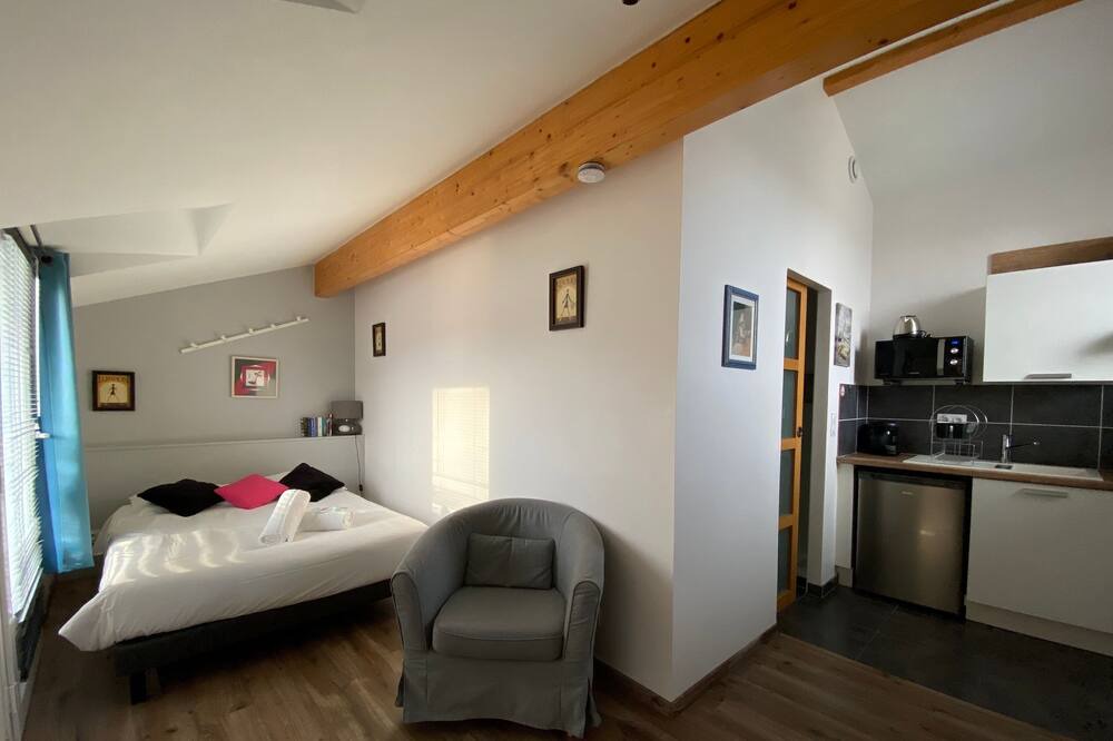 Photo of Bedroom in Bonnefoy-Roseraie-Gramont