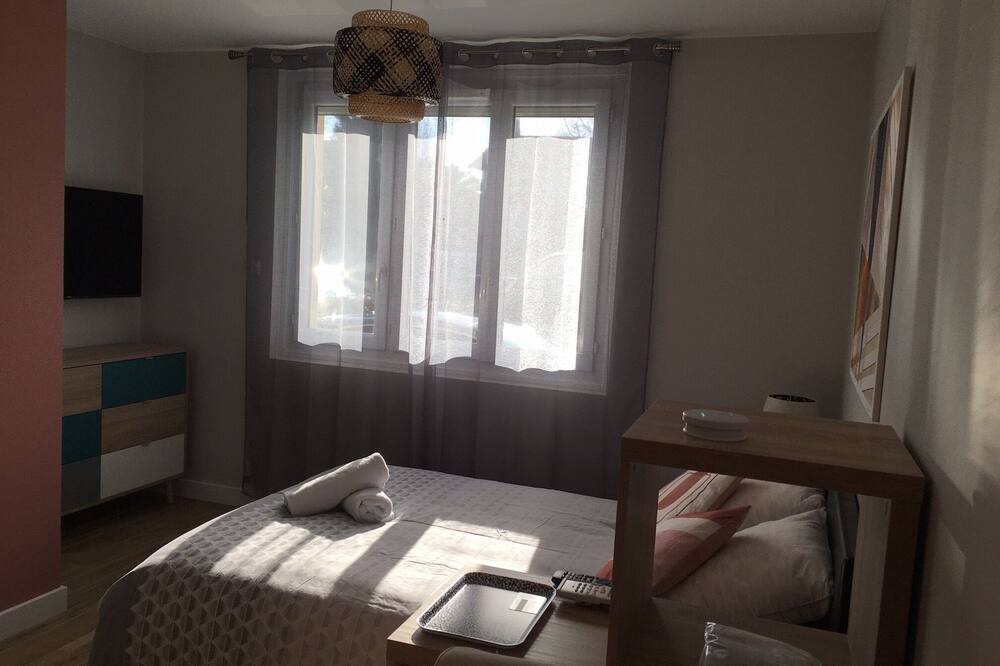Photo of Bedroom in Arenes Romaines - Saint-Martin-du-Touch
