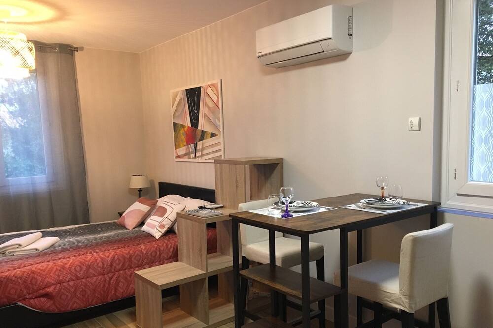 Photo of Bedroom in Arenes Romaines - Saint-Martin-du-Touch