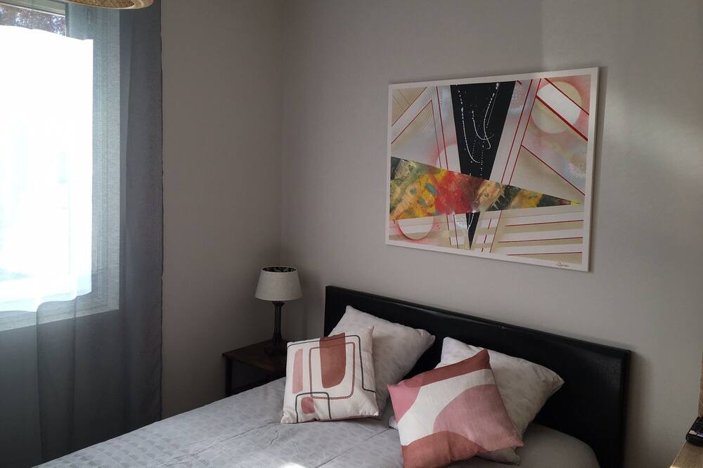 Photo of Bedroom in Arenes Romaines - Saint-Martin-du-Touch